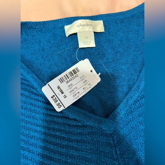 Quarter Sleeve V-Neck Sweater - Picture 5 of 5